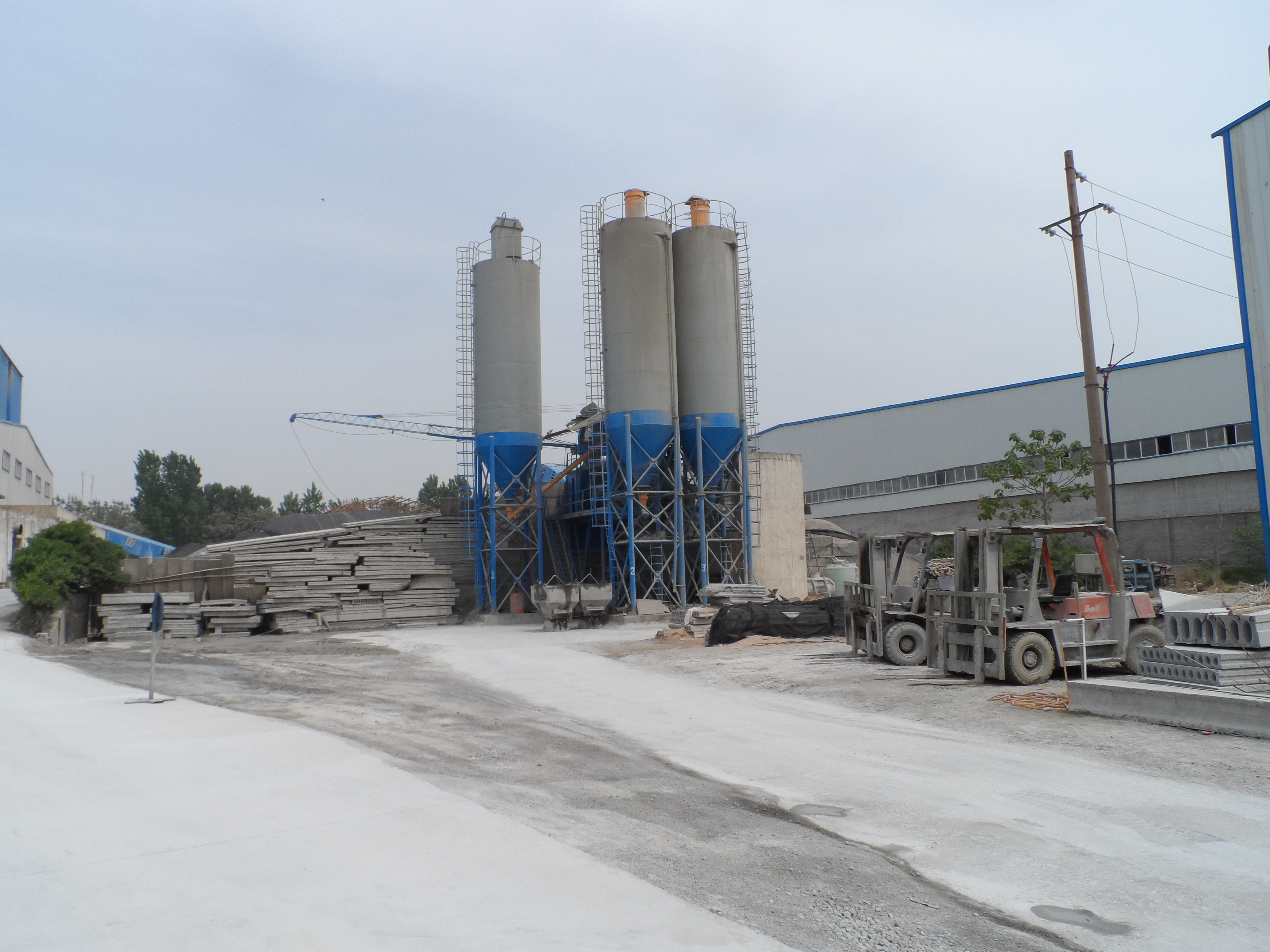 億立重工在云南雙90型攪拌站