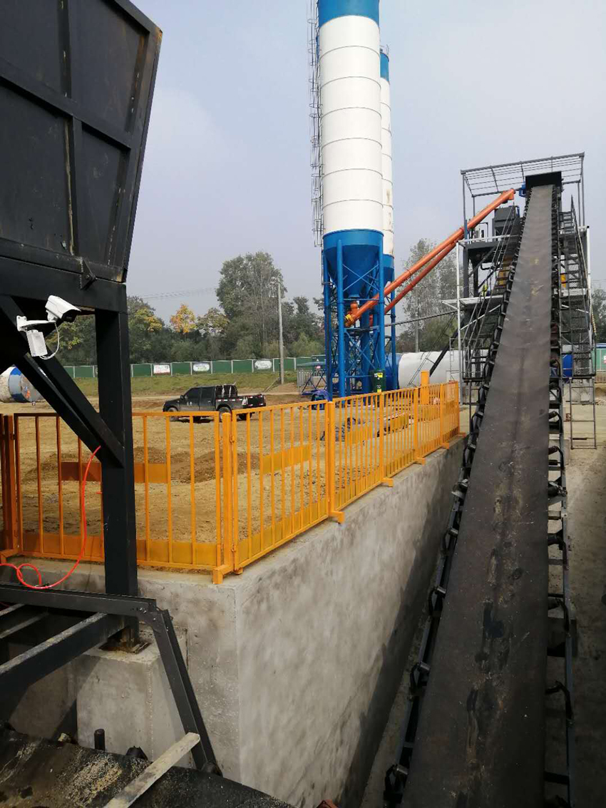 億立安徽HZS180混凝土攪拌站設(shè)備現(xiàn)場(chǎng)