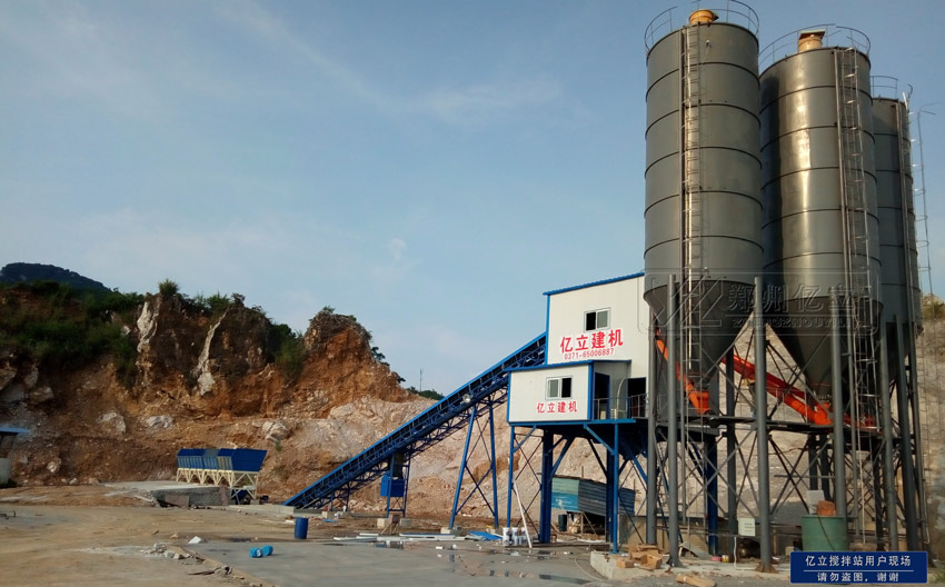 柳州混凝土攪拌站設(shè)備用戶(hù)現(xiàn)場(chǎng)