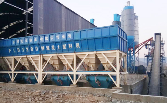 混凝土生產(chǎn)線成套設(shè)備用戶案例現(xiàn)場(chǎng)實(shí)拍 億立攪拌站設(shè)備質(zhì)量就是好