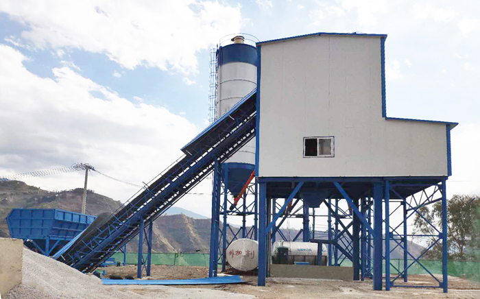 云南巧家120混凝土攪拌站用戶現(xiàn)場實(shí)拍 多角度了解設(shè)備