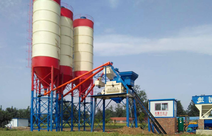1方機_HZS50混凝土攪拌站用戶案例現(xiàn)場 結(jié)構(gòu)簡單堅固 效率高