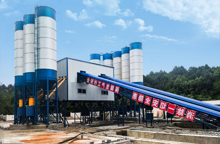 大型混凝土生產(chǎn)企業(yè)現(xiàn)場_攪拌站設備生產(chǎn)廠家_億立重工