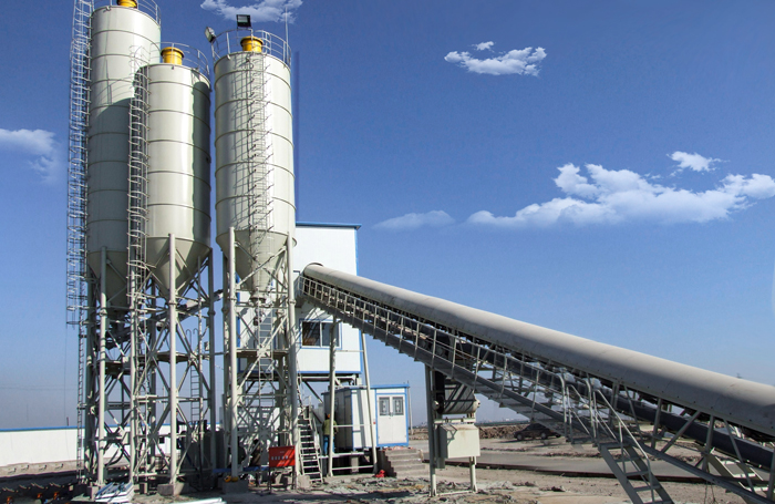 混凝土攪拌站設備用戶現(xiàn)場_億立攪拌站生產(chǎn)廠家