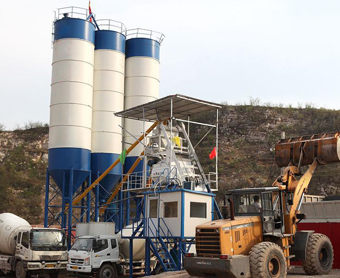 臥軸混凝土攪拌機使用現(xiàn)場_億立攪拌站設備廠家