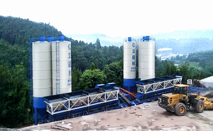 混凝土攪拌站生產(chǎn)現(xiàn)場(chǎng)