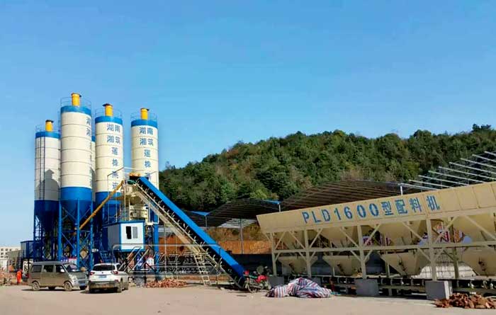 混凝土攪拌站生產(chǎn)現(xiàn)場(chǎng)