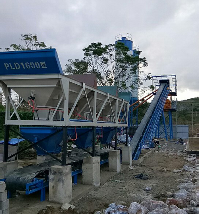 云南文山60混凝土攪拌站客戶現(xiàn)場實拍