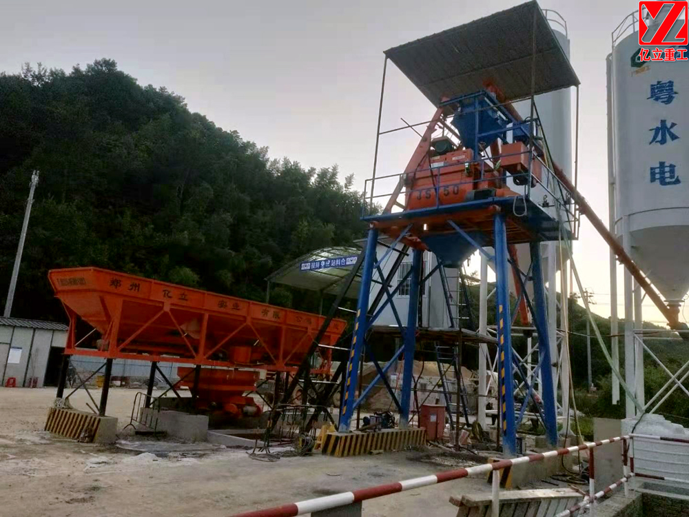hzs35攪拌站設(shè)備用戶案例現(xiàn)場