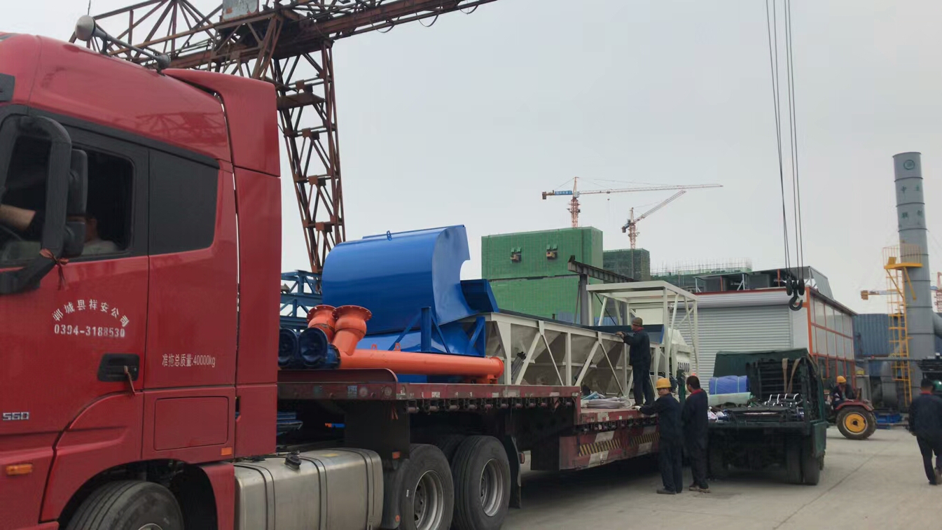 年產(chǎn)20萬(wàn)方攪拌站發(fā)貨現(xiàn)場(chǎng)