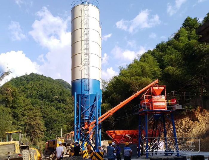 混凝土攪拌站設(shè)備生產(chǎn)現(xiàn)場(chǎng)