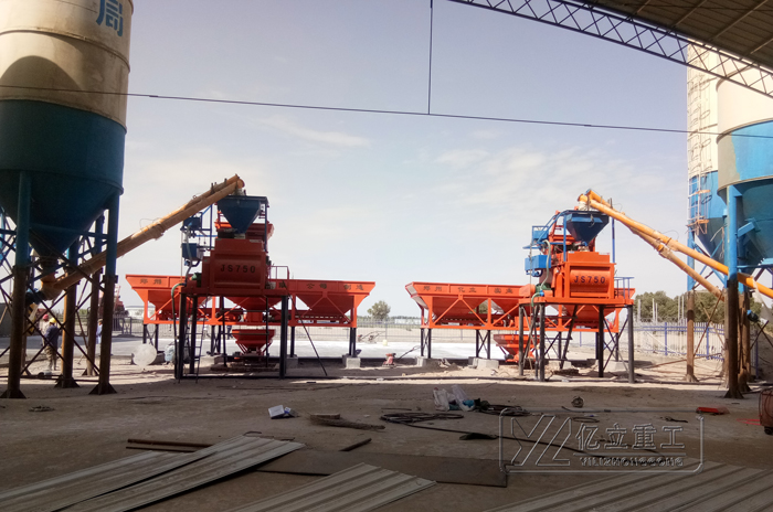 750混凝土攪拌機(jī)安裝現(xiàn)場(chǎng)實(shí)拍