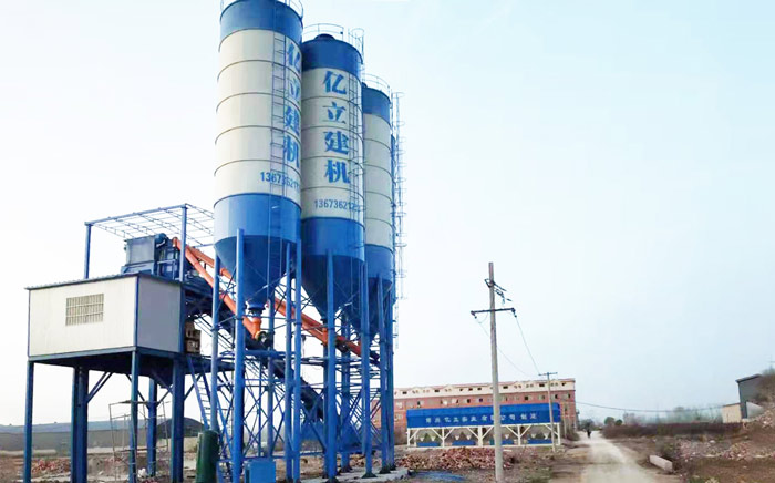 120混凝土攪拌站設(shè)備混凝土生產(chǎn)現(xiàn)場