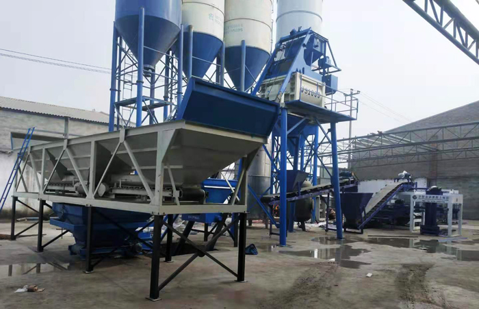 JS攪拌機(jī)_hzs35混凝土攪拌站安裝調(diào)試現(xiàn)場(chǎng)