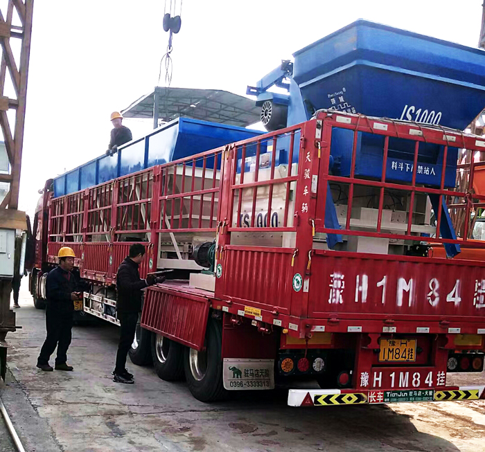 JS1000混凝土攪拌機(jī)發(fā)貨現(xiàn)場(chǎng)