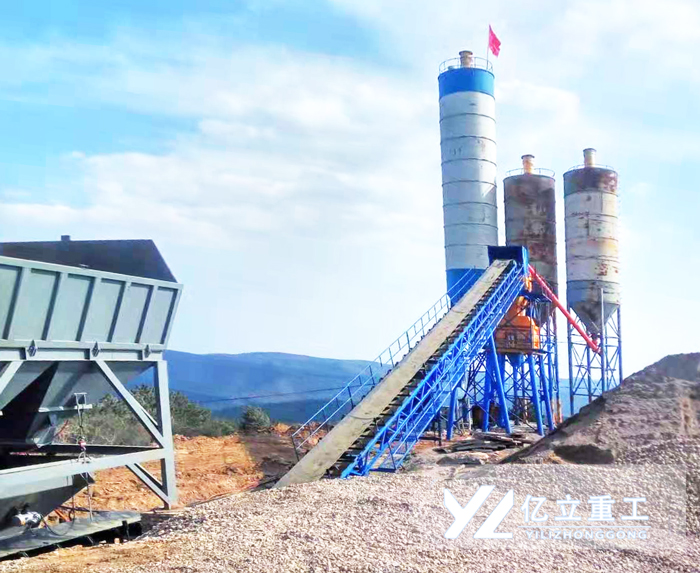 混凝土攪拌站生產(chǎn)現(xiàn)場實拍