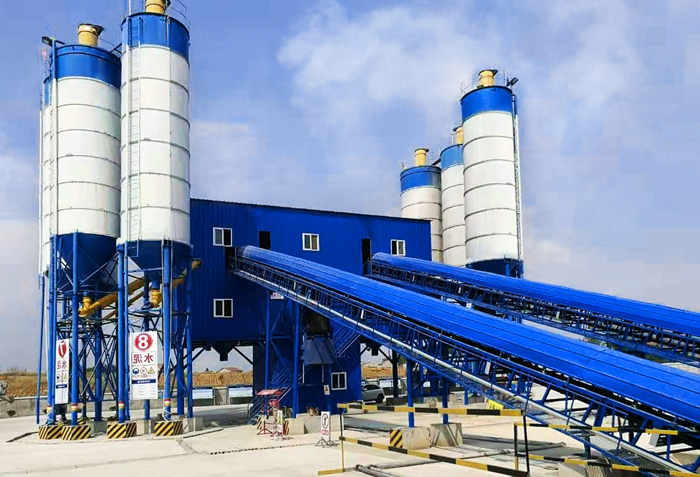 混凝土攪拌站設(shè)備_皮帶機上料攪拌站設(shè)備