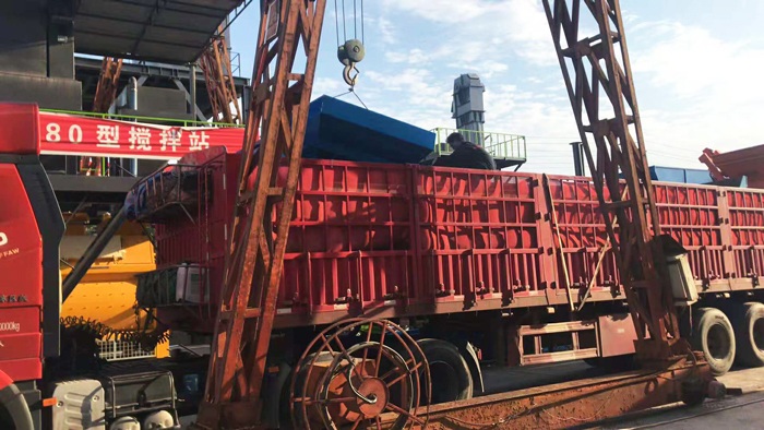 攪拌站設備裝車發(fā)貨